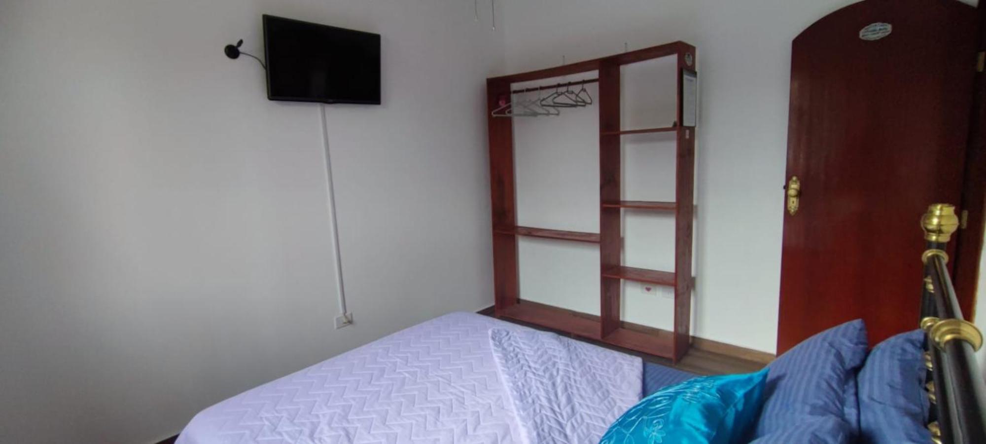 Casa Rosa de Peruíbe - Casa de Temporada 3 dormitórios, 10 hóspedes, piscina, wi-fi, netflix, 800 metros da praia Exterior foto